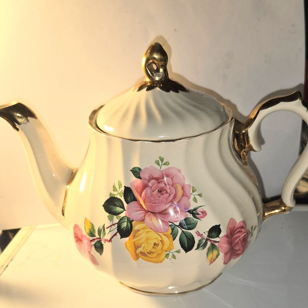 ﻿﻿Vintage Sadler Englnd  Swirl Pink  Yellow Roses Gold Trim  Collection K Teapo